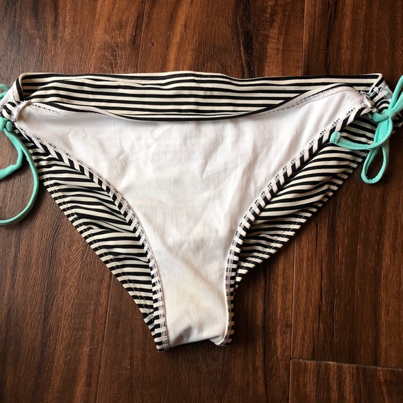 B/W striped size large bikini bottoms w/ teal ties - Picture 8 of 10